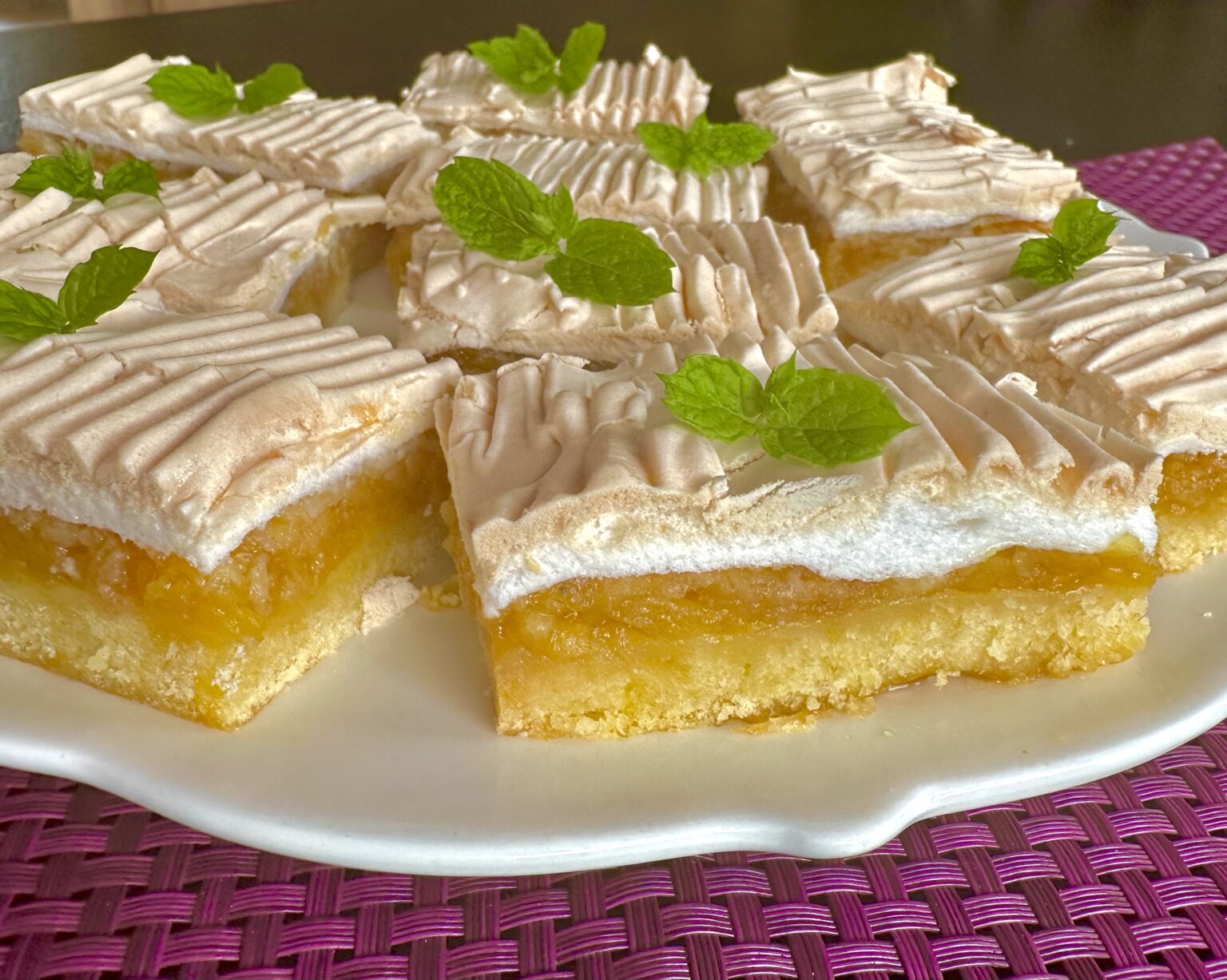 Słoneczna szarlotka z bezą - IMG 1096