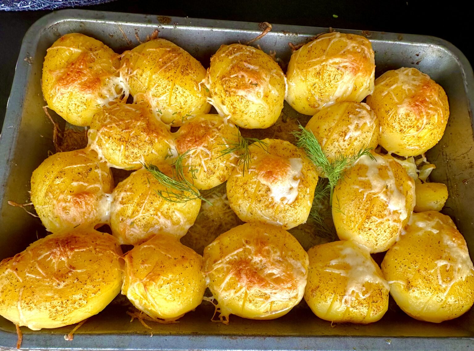 Chrupiące ziemniaczki zapiekane z serem - IMG 9557