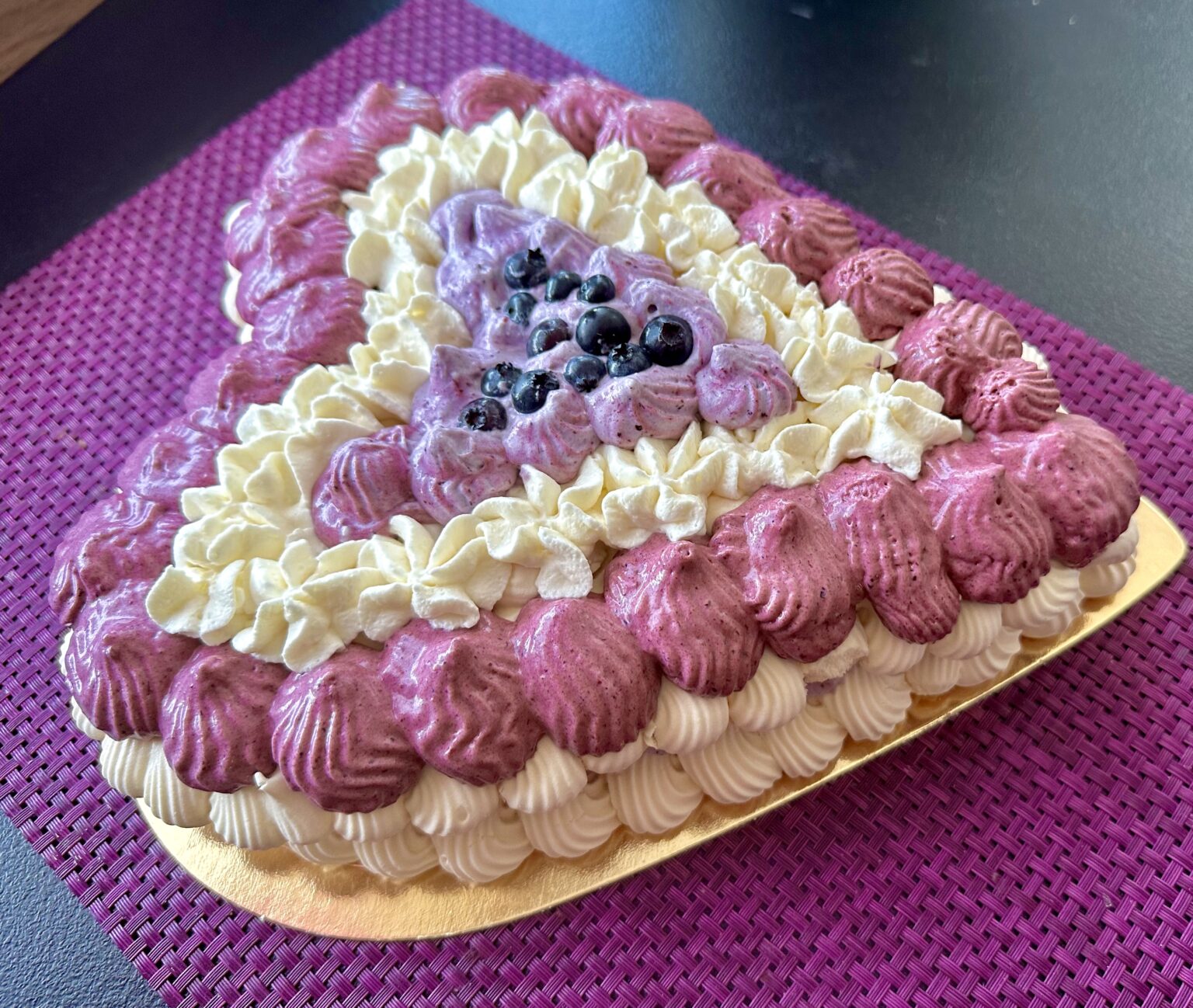 Torcik bezowo-jagodowy - IMG 2192