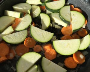 Skrzydełka z patelni duszone z warzywami - IMG 5303