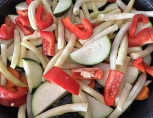 Skrzydełka z patelni duszone z warzywami - IMG 5305