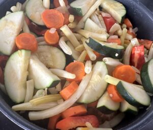 Skrzydełka z patelni duszone z warzywami - IMG 5311