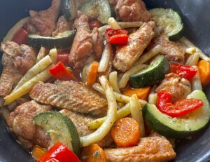 Skrzydełka z patelni duszone z warzywami - IMG 5331