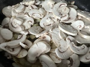 Kurczak w aromatycznym sosie pieczarkowym - IMG 5577