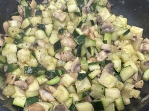 Naleśniki zapiekane z cukinią, pieczarkami i beszamelem - IMG 5969