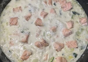 Spaghetti z łososiem i cukinią w sosie śmietankowym - IMG 7382