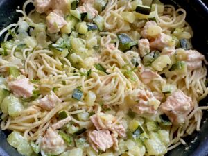 Spaghetti z łososiem i cukinią w sosie śmietankowym - IMG 7409