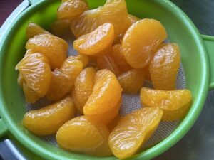 Mandarynkowa rolada bezowa - IMG 0342