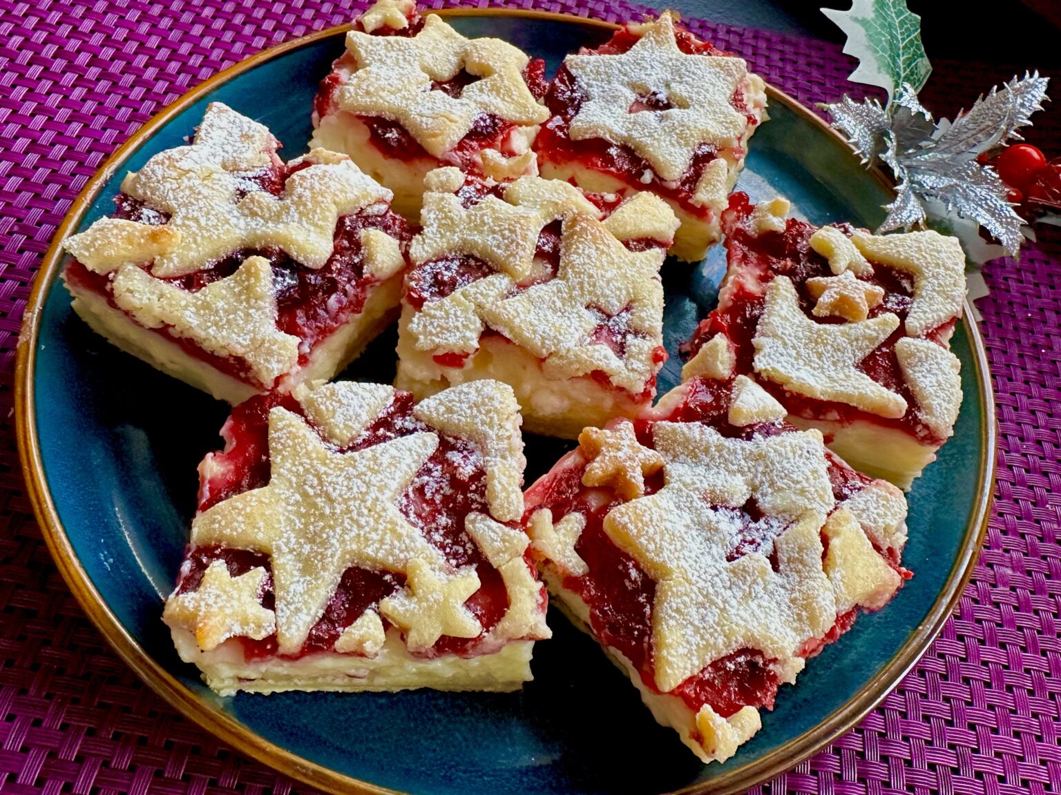 Ciasto gwiazdka z budyniem i malinami - IMG 3557