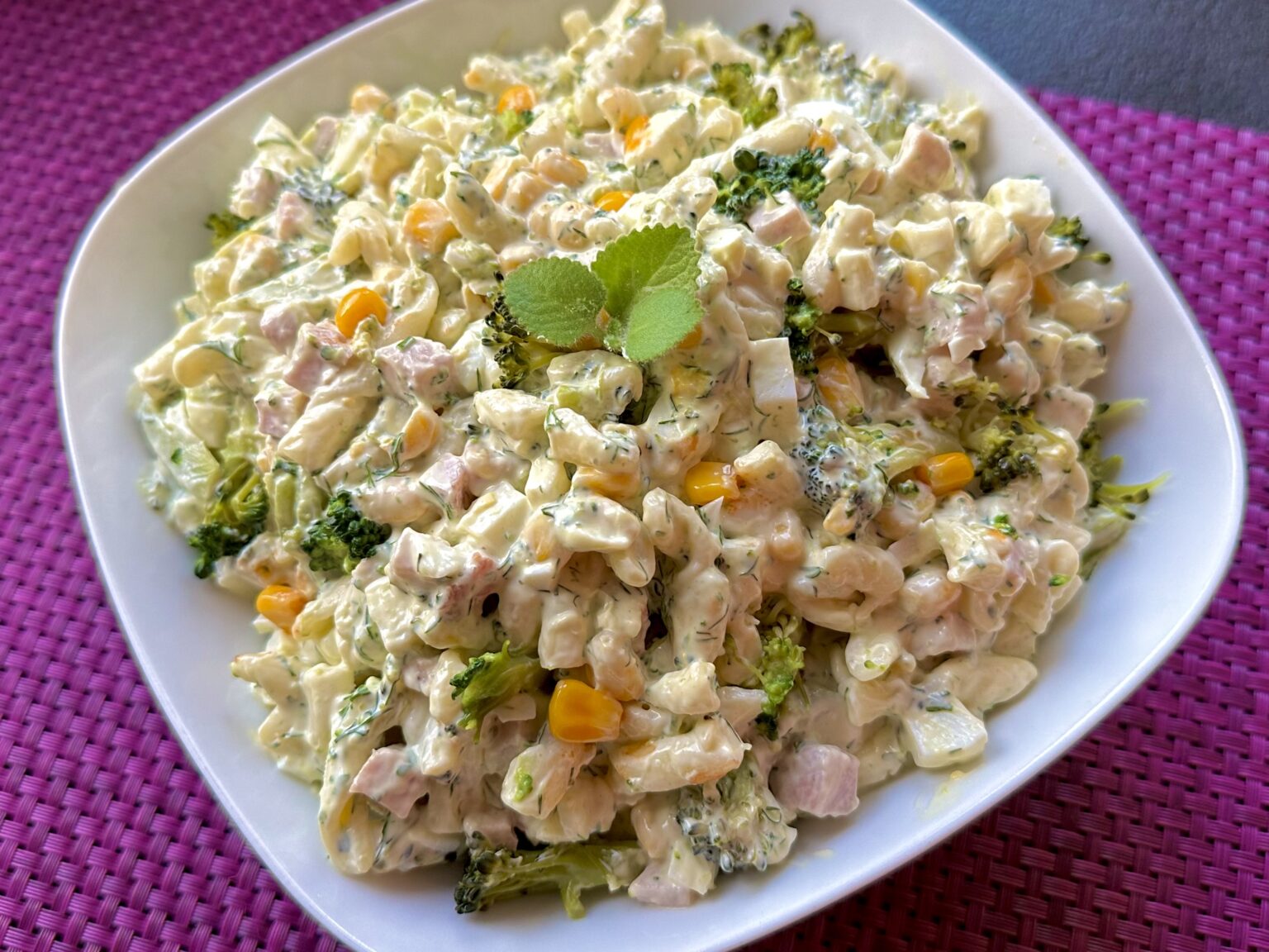 Sałatka makaronowa z szynką i brokułem - IMG 0614