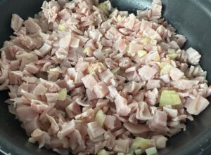 Makaron z wędzoną szynką w sosie serowo-brokułowym - IMG 0767