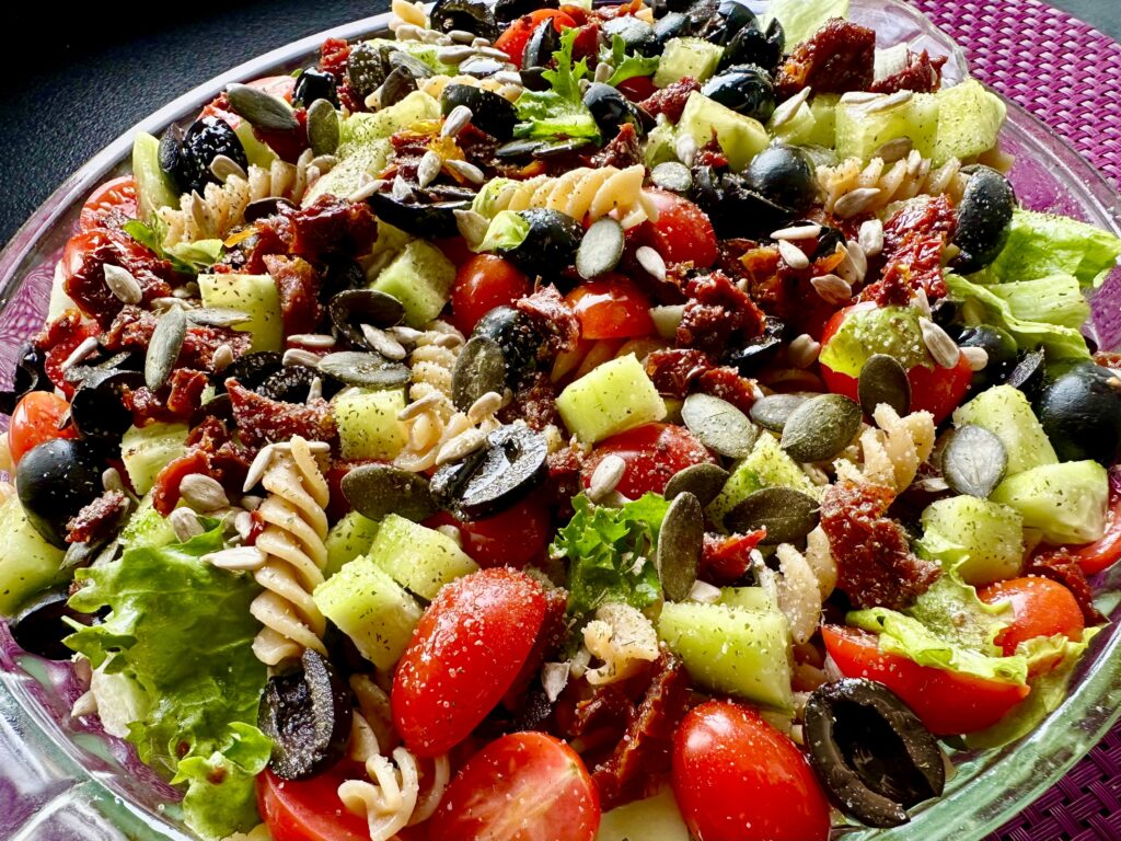 Fit sałatka makaronowa z sosem musztardowym