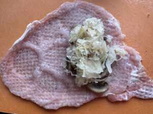 Kieszonki schabowe z kapustą i pieczarkami - IMG 8410