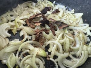 Wieprzowina duszona w szklistym sosie cebulowym - IMG 2289