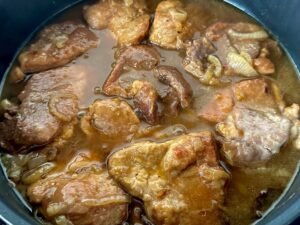 Wieprzowina duszona w szklistym sosie cebulowym - IMG 2318