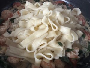 Makaron z krewetkami w sosie serowym - IMG 5871