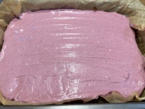 Sernik z białą czekoladą i musem jagodowym - proste ciasto bez pieczenia! - IMG 8518