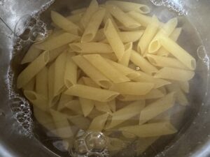 Sałatka makaronowa z łososiem, awokado i aksamitnym sosem - IMG 6570