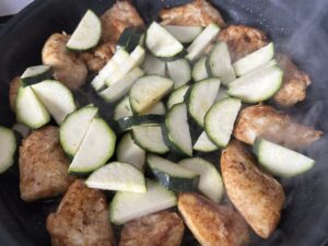 Spaghetti w kremowym sosie z kurczakiem i warzywami - IMG 6724