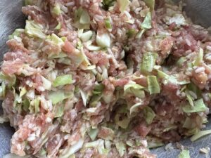 Zraziki z ryżem i młodą kapustą w sosie pomidorowym - IMG 7809
