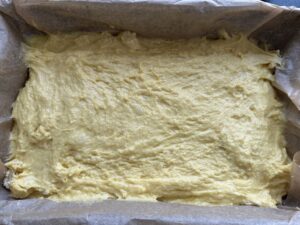 Ciasto drożdżowe z rabarbarem i kruszonką - IMG 8759