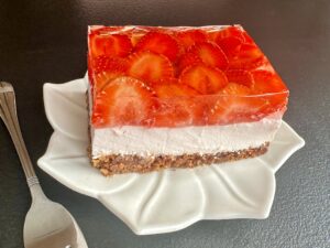 Filadelfia z truskawkami - pyszne ciasto bez pieczenia! - IMG 0184