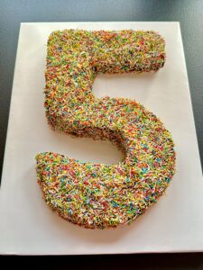 Tort cyfra w posypce - IMG 2814