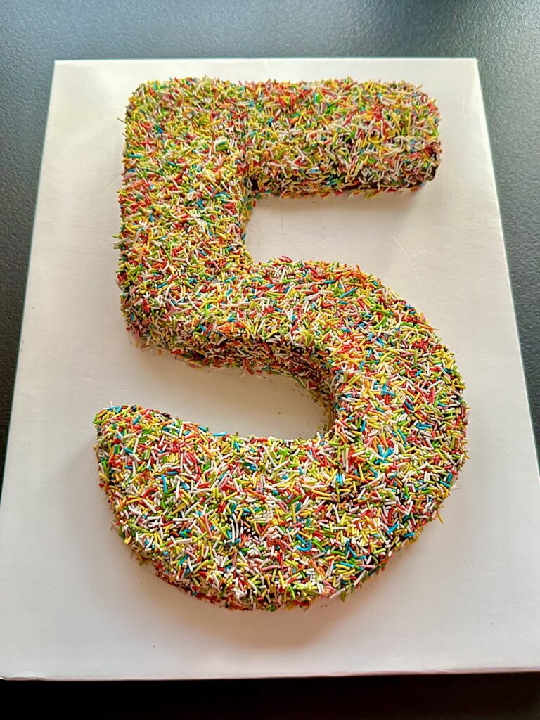 Tort cyfra w posypce - IMG 2814