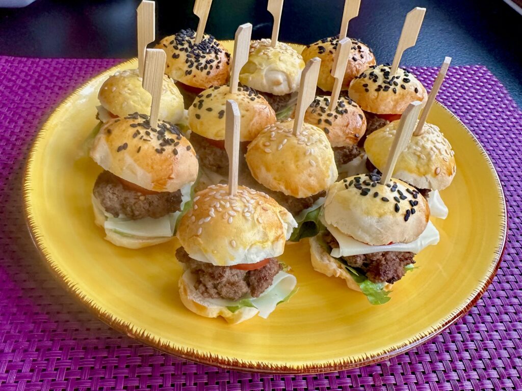 Mini burgerki – świetna przekąska na imprezę!