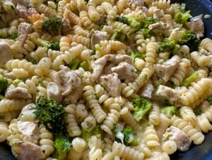 Makaron z kurczakiem w sosie mozzarella - IMG 5362