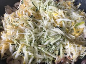 Cukinia po węgiersku z klopsikami - IMG 6485