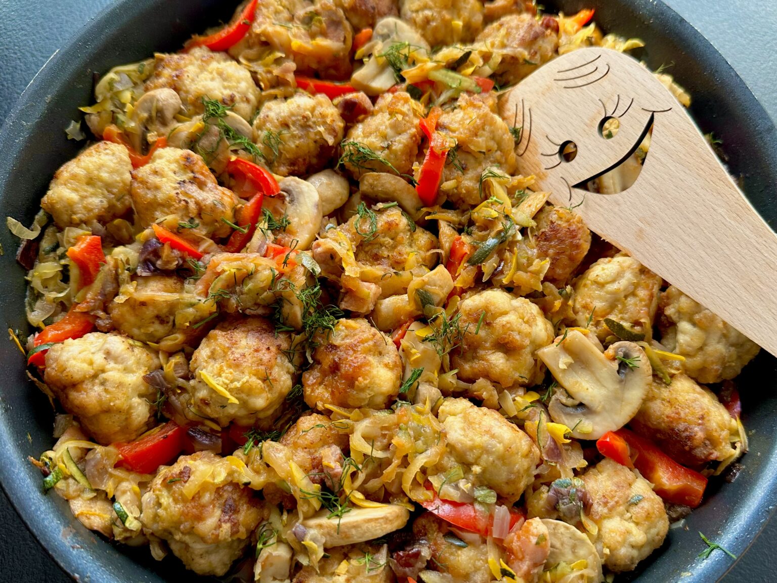 Cukinia po węgiersku z klopsikami - IMG 6510