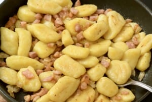 Szagówki z boczkiem i cebulką