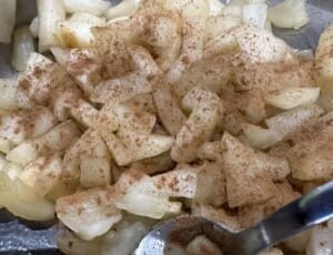 Pokrojone jabłka na rogaliki