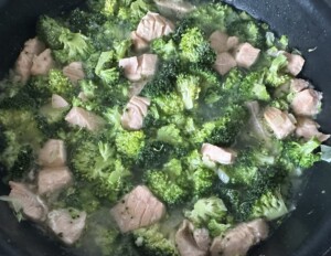 Łazanki z łososiem w sosie brokułowym - IMG 5610