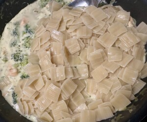 Łazanki z łososiem w sosie brokułowym - IMG 5668