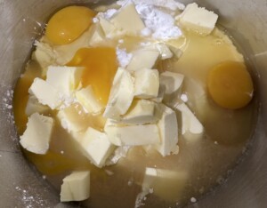 Budyniowiec z orzechami i karmelem - IMG 6175