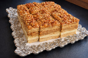 Budyniowiec z orzechami i karmelem - IMG 6608