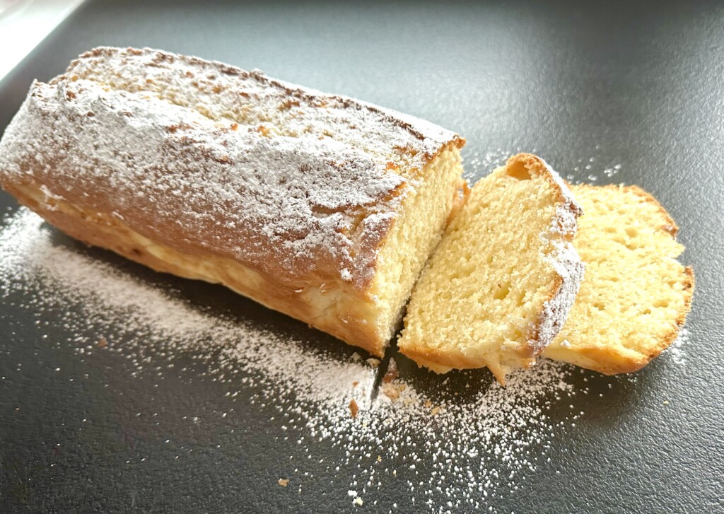 Wilgotna babka jogurtowo-budyniowa