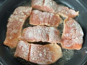 Pstrąg tęczowy w kremowym sosie śmietanowo-szpinakowym - IMG 8785