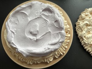 Tort bezowy z mrożonymi jagodami - IMG 0346