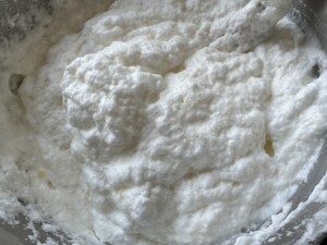 Sernik Biały Puch z brzoskwiniami - IMG 8765