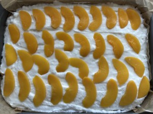 Sernik Biały Puch z brzoskwiniami - IMG 8768