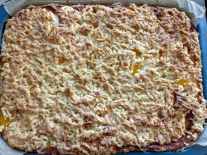 Sernik Biały Puch z brzoskwiniami - IMG 8778