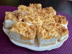 Sernik Biały Puch z brzoskwiniami - IMG 8849