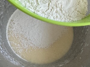 Ciasto maślankowe z mrożonymi malinami - IMG 2242