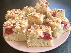 Ciasto maślankowe z mrożonymi malinami - IMG 2276