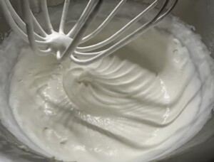 Malinowa pianka z galaretką - IMG 4574