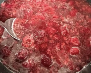 Malinowa pianka z galaretką - IMG 4606