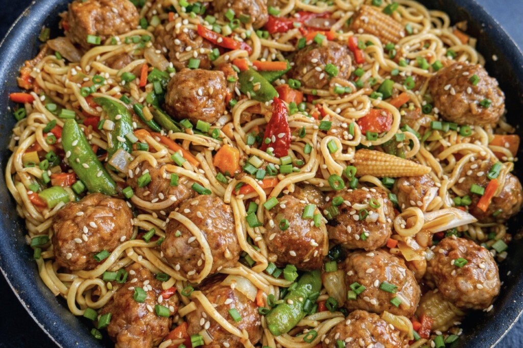 Klopsiki z makaronem po azjatycku